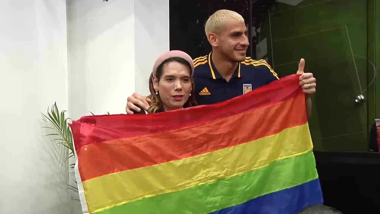 Recibe Nahuel Guzmán obsequio especial