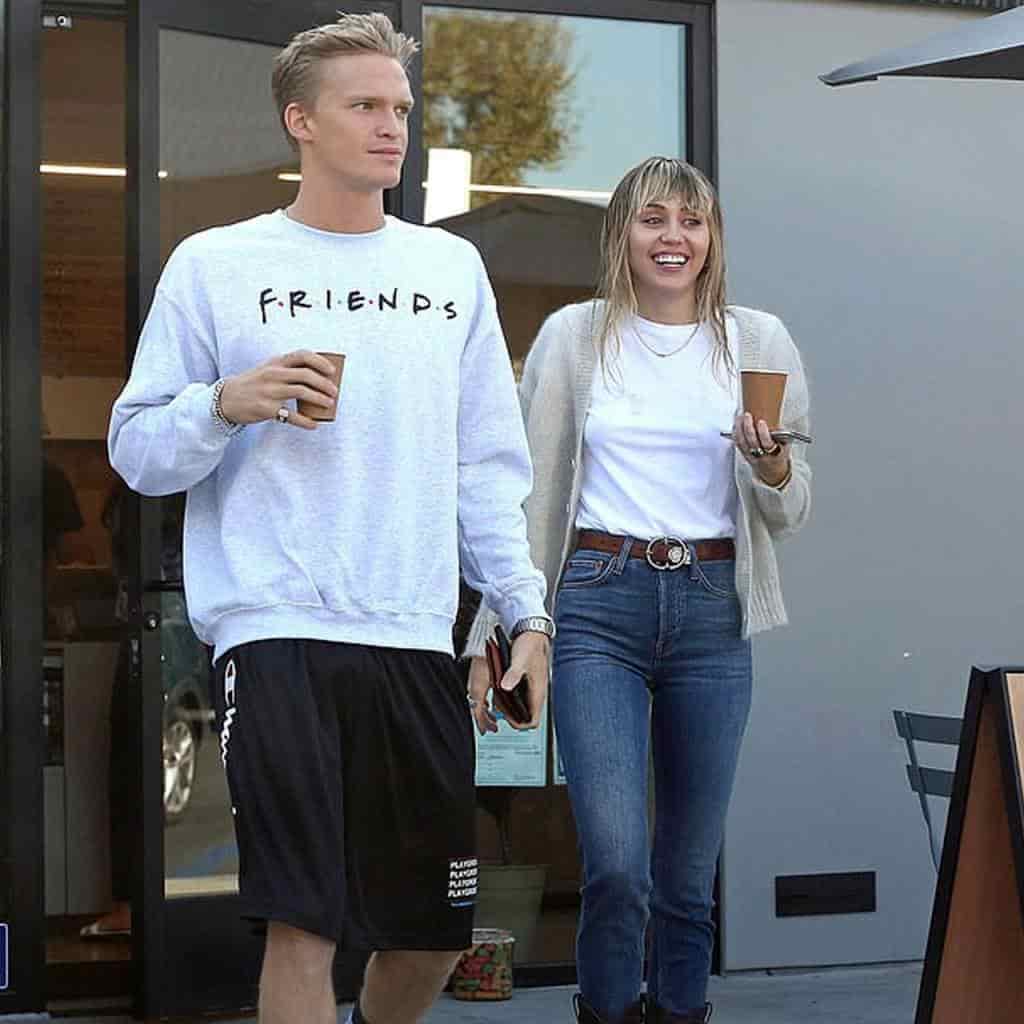 Romance entre Miley Cyrus y Cody Simpson; podría dar fruto a un bebé