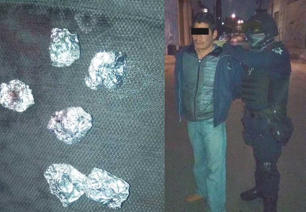 Lo cachan 'yendo al baño' en la calle y le encuentran drogas