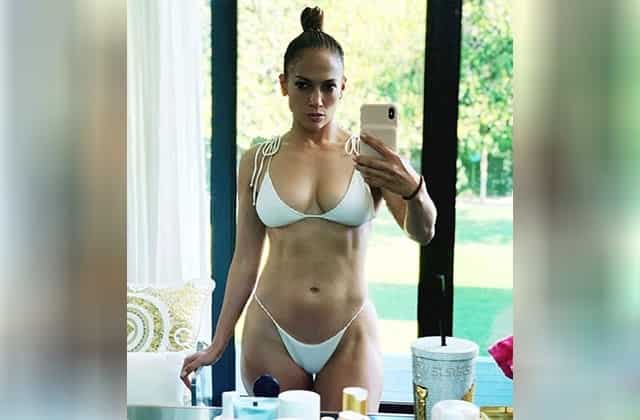 Jennifer Lopez, a sus 50 años, presume tremendo cuerpazo en mini bikini