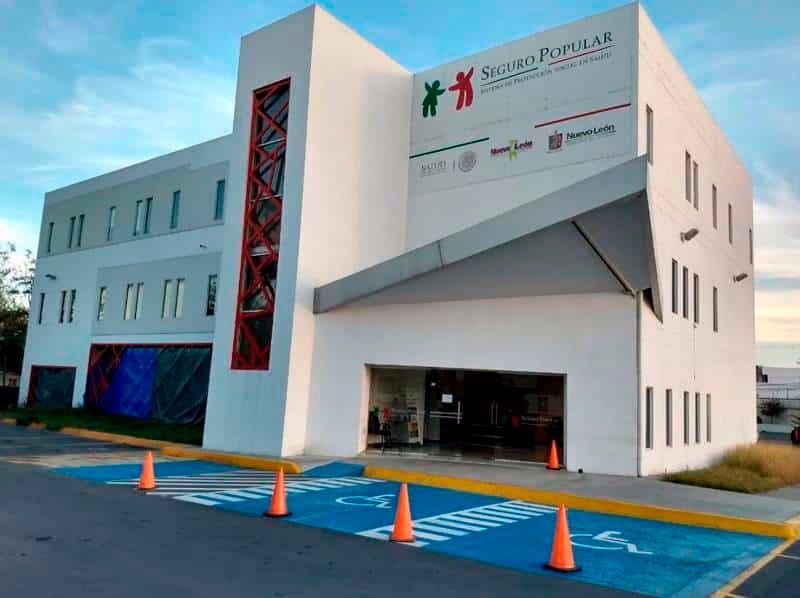 José Narro truena contra AMLO por quitar Seguro Popular