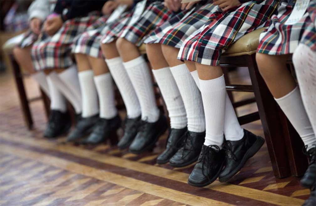 Maestro pondrá falta a las alumnas que no asistan a clases el 9 de marzo y se viraliza