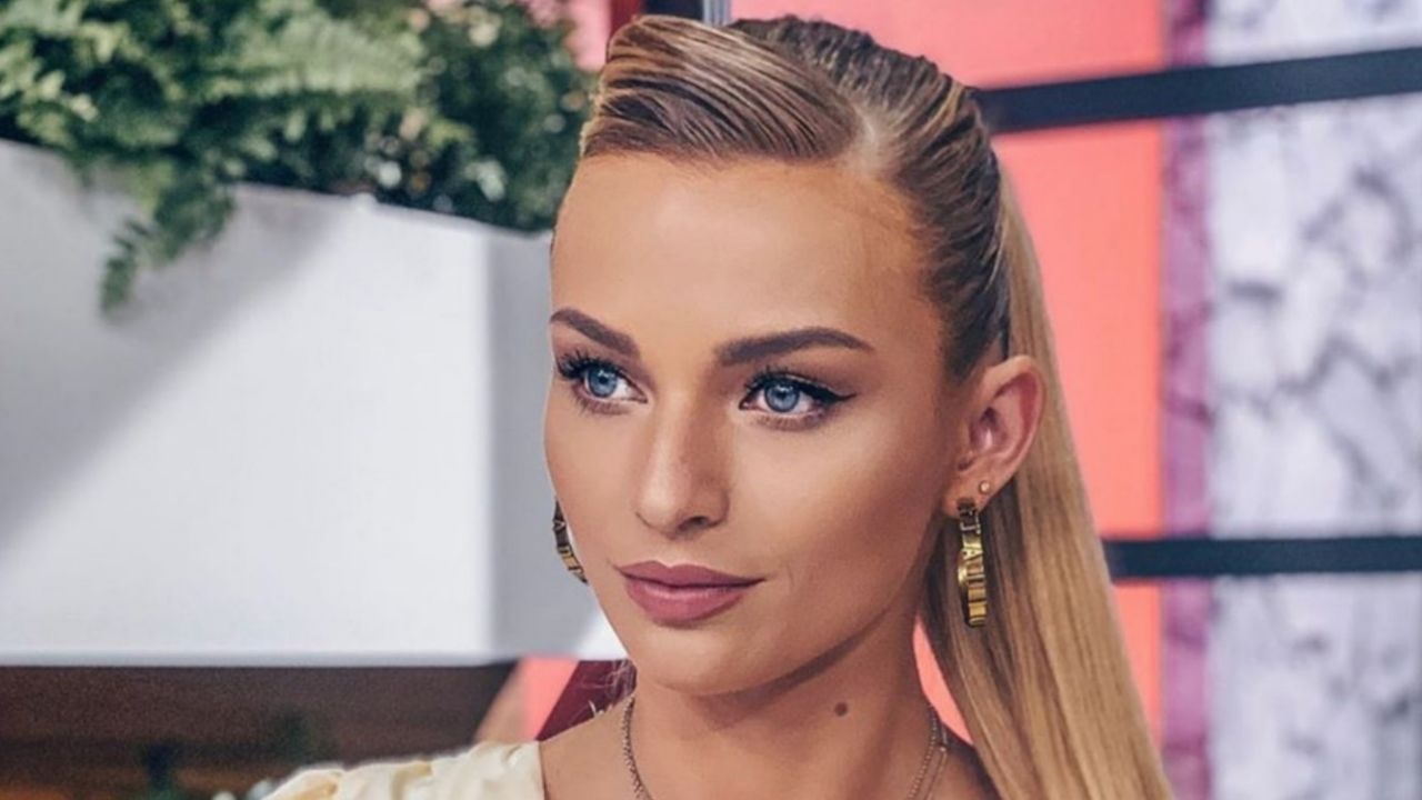 Tunden a Irina Baeva al anunciar conferencia para mujeres el 8 de marzo