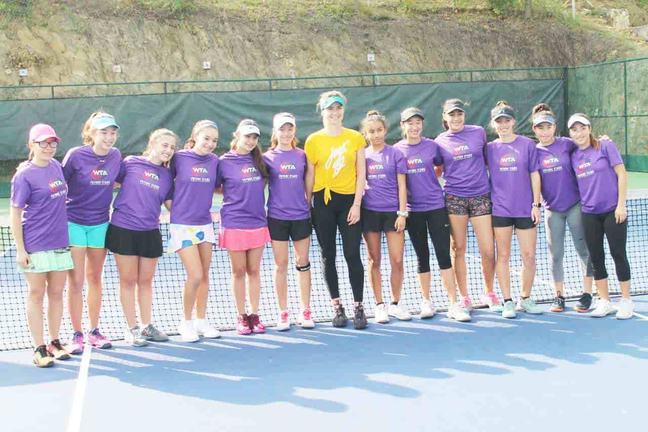 Tenistas regias aprenden con Elina Svitolina
