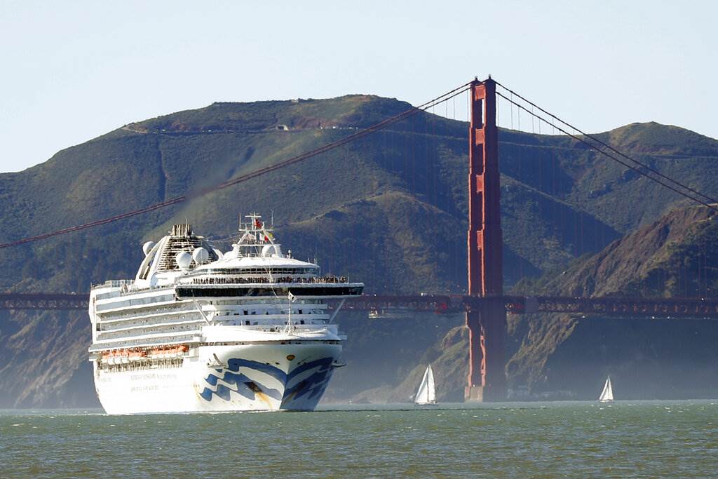 Detienen crucero frente a la costa de California por temor al COVID-19