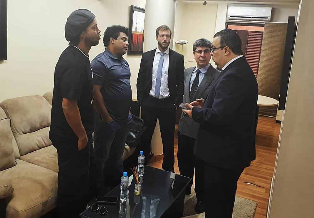 Deja Ronaldinho Fiscalía paraguaya sin cargos