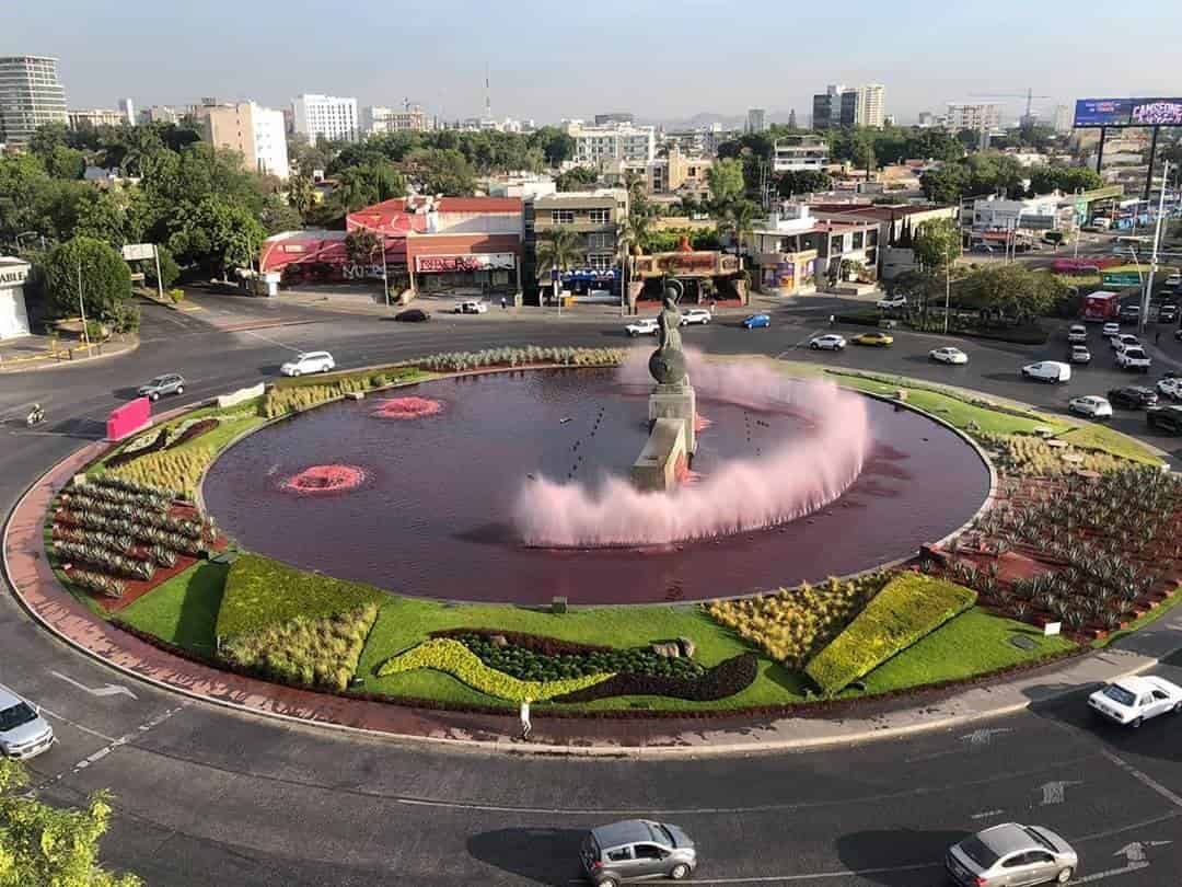 Por feminicidios, tiñen de rojo fuentes de la Diana Cazadora y la Minerva