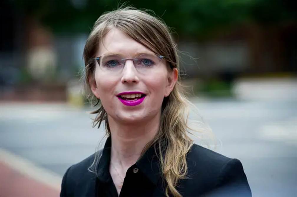 Chelsea Manning es hospitalizada tras intentar suicidarse en prisión
