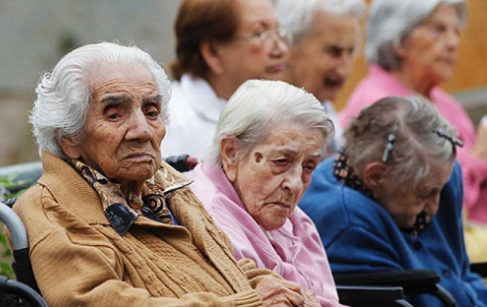 Adelantan pago de pensiones a adultos mayores para enfrentar el coronavirus