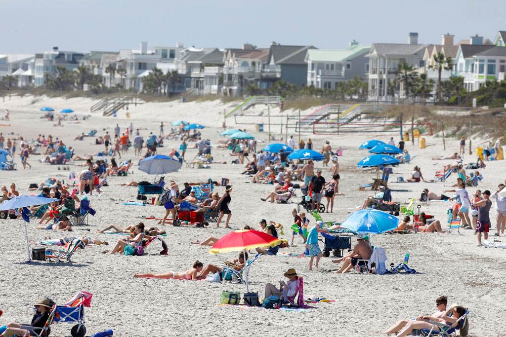 De Francia a Florida, jóvenes ignoran medidas contra COVID-19 en playas