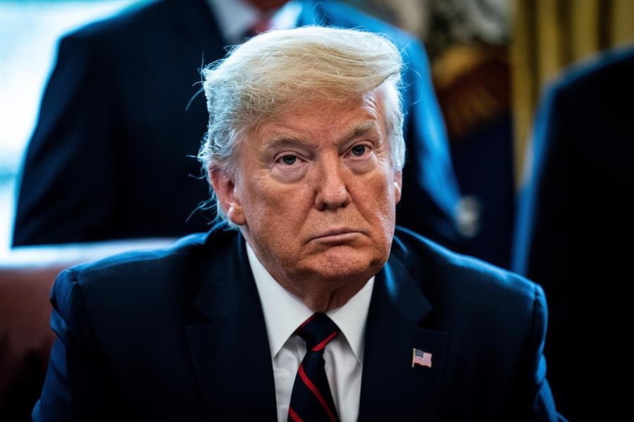 Trump activa la ley de Producción de Defensa para que GM haga respiradores artificiales