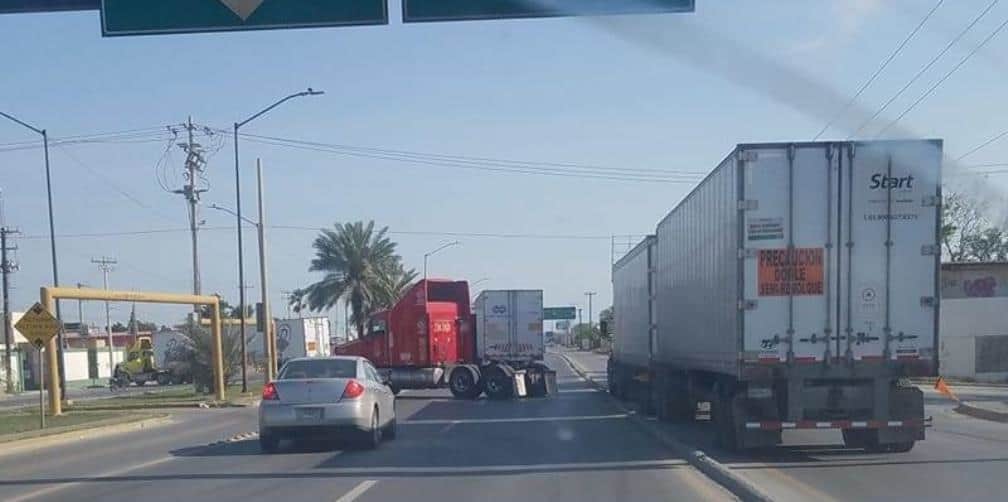 Se registran enfrentamientos y bloqueos en Nuevo Laredo, Tamaulipas