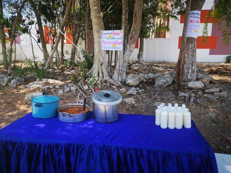 Regalan comida a afectados por cuarentena
