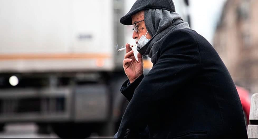 Coronavirus: fumadores y vapeadores están dentro del grupo vulnerable