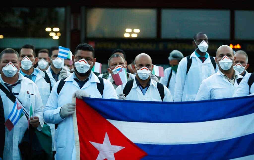 Cuba enviará médicos a México para combatir el coronavirus