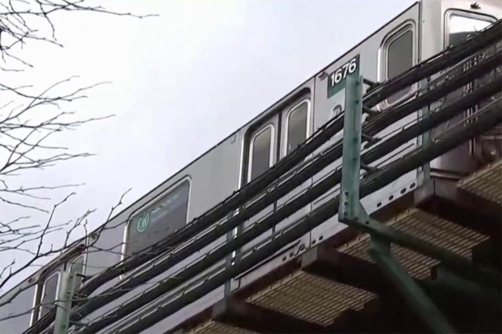 Se descarrila tren del metro de Nueva York en el Bronx