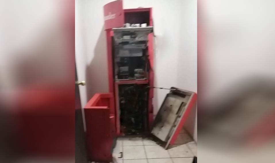 Roban más de 1 millón de pesos de cajero automático; se disfrazaron de fumigadores
