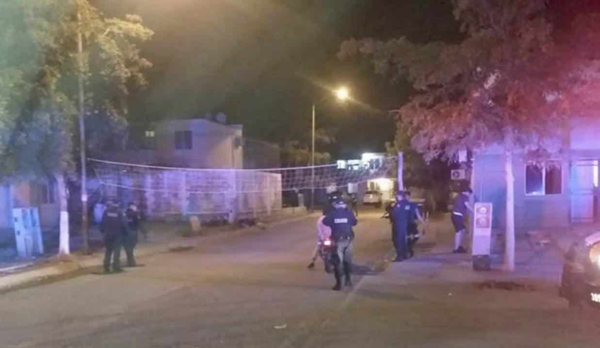 Continúa la violencia contra trabajadores de la salud; apedrean la casa de una mujer
