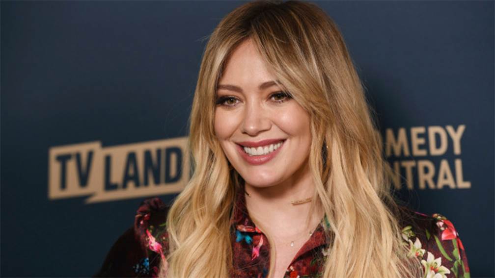 Hilary Duff hace donación de artículos para bebés