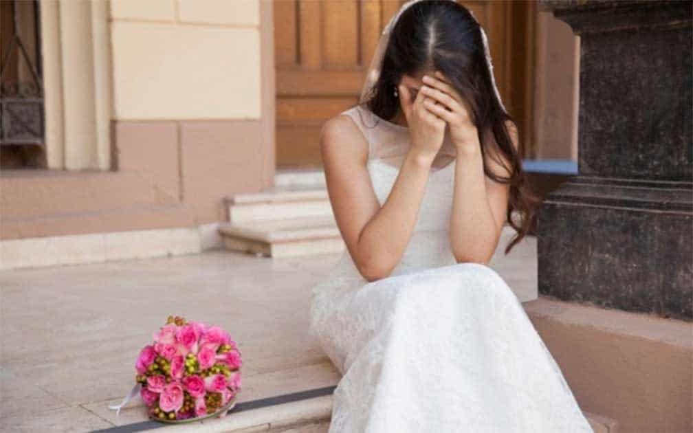 Novia se enoja porque su suegra bailó con su esposo y se va de la boda