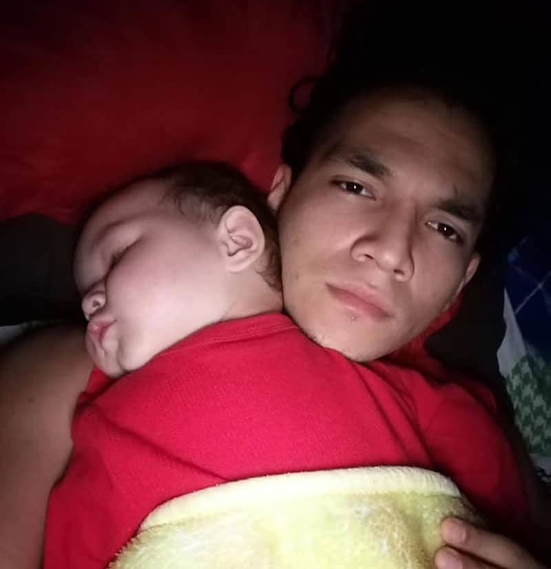 Papá soltero conmociona las redes con su historia de lucha