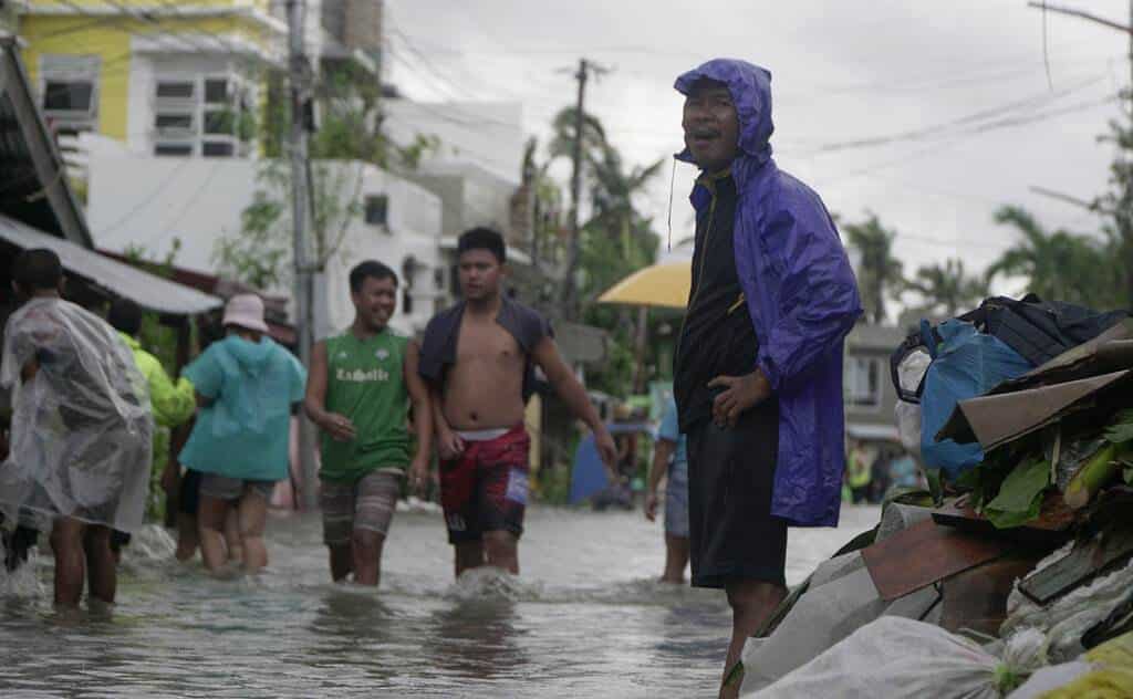 El tifón Vongfong arrasó con islas en Filipinas y deja un muerto