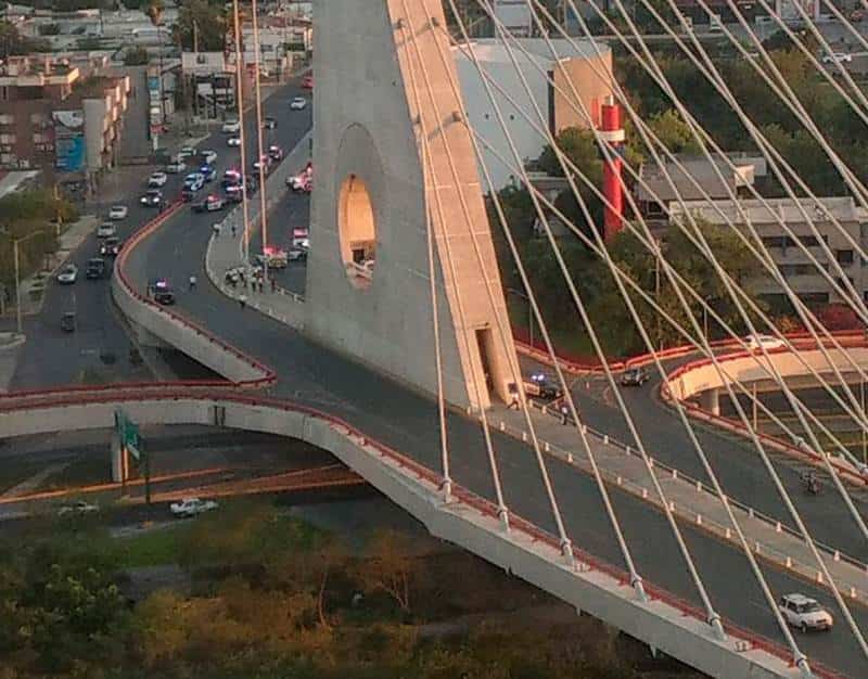 Encuentran hombre muerto en el puente Atirantado; indagan suicidio