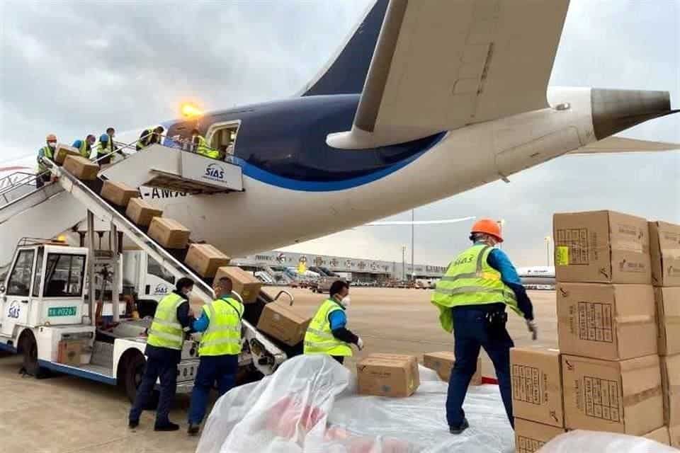Aterrizó vuelo 12 proveniente de China con insumos médicos