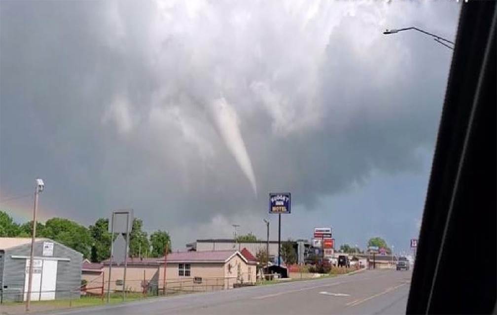 Reportan daños en norte de Texas tras granizo y tornados