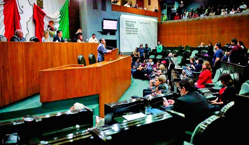 Divide a ONG’s plan de Reforma Educativa en NL