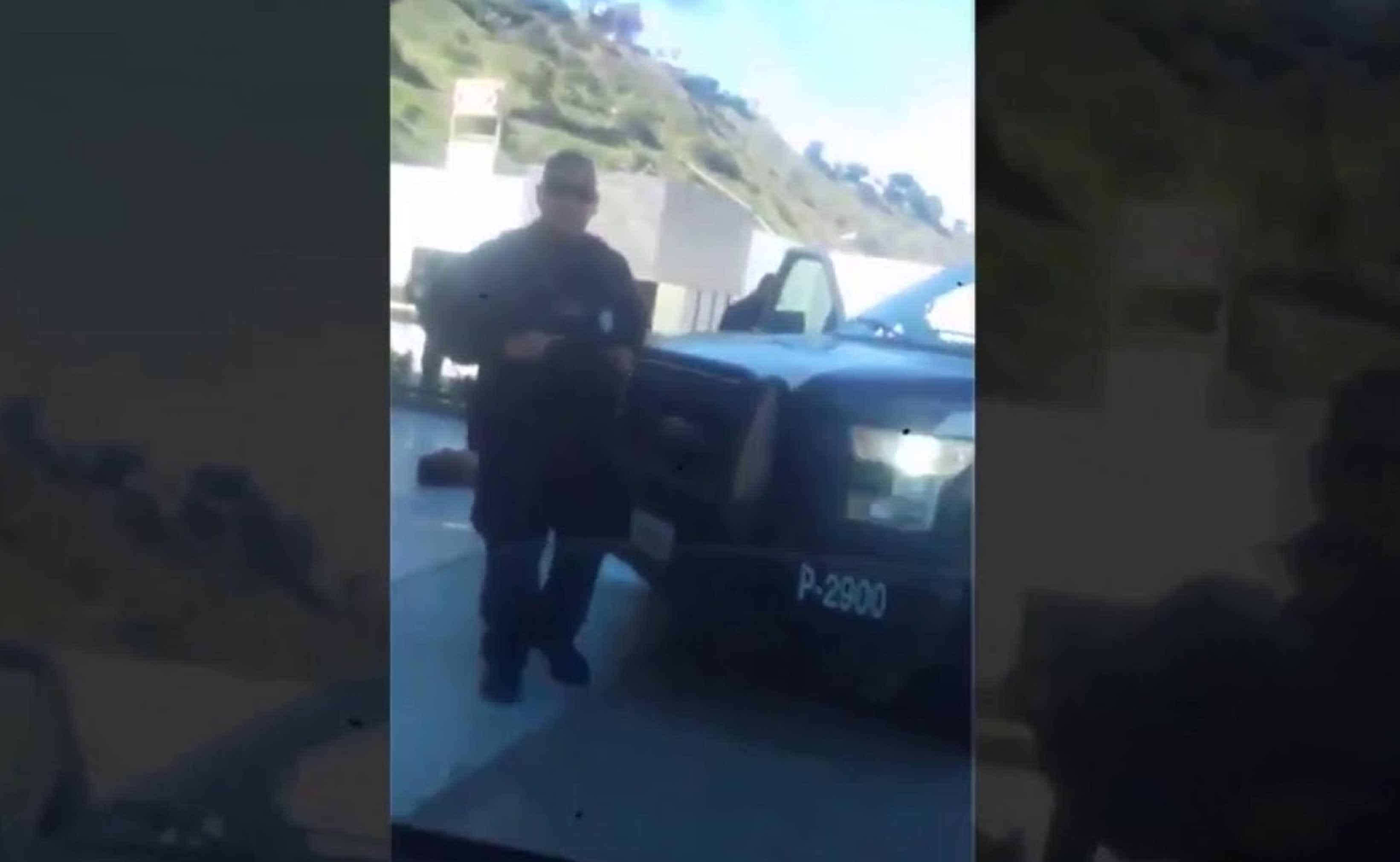 Indigna video de policía de Tijuana asfixiando a detenido hasta la muerte
