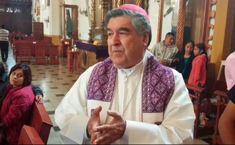 Hieren de bala a obispo emérito de Chiapas tras fuego cruzado