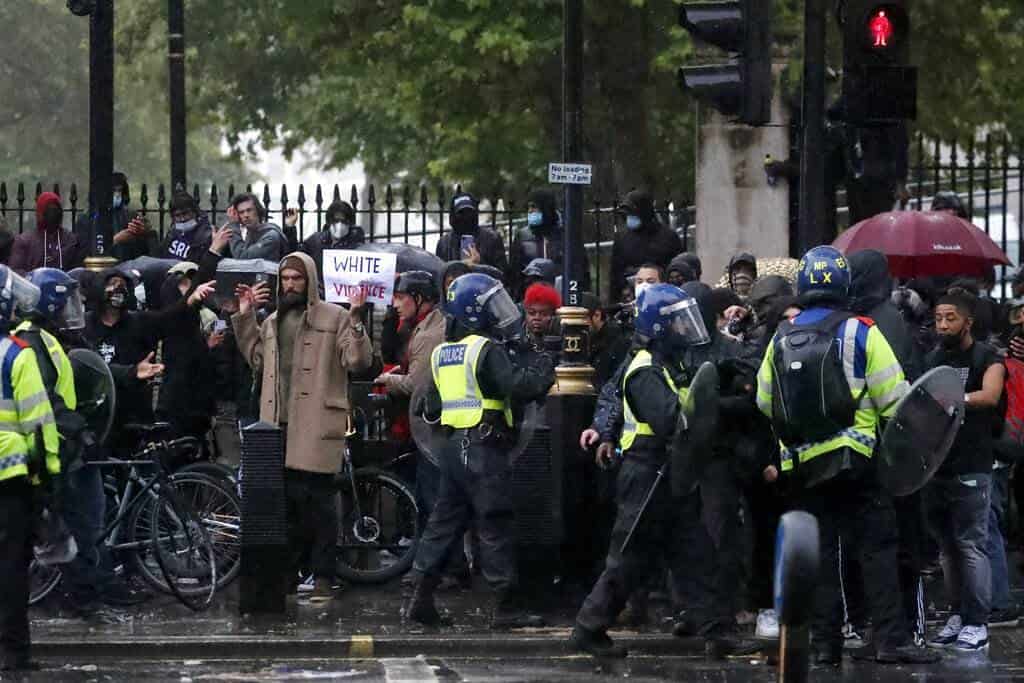 Indagan infiltraciones en protestas de EUA; ven comportamiento atípico en manifestaciones