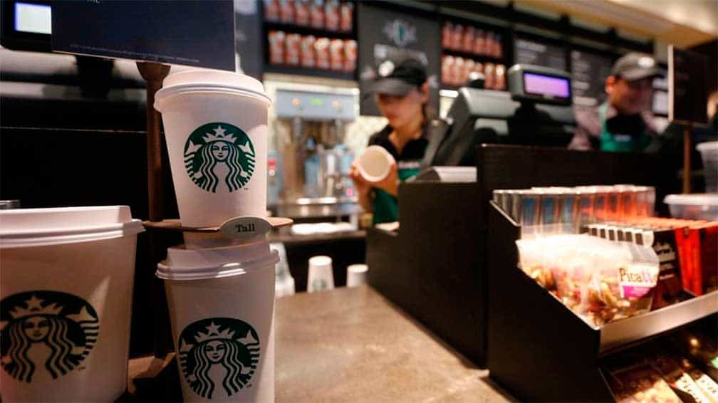 Starbucks 'baja cortinas' cerrará unas 400 cafeterías afectados por la pandemia
