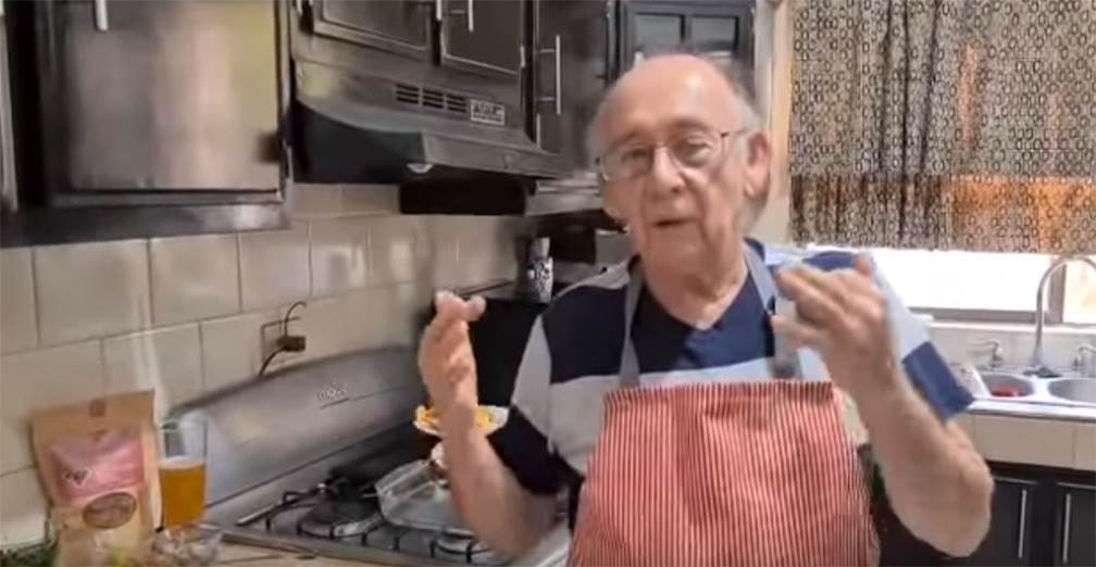 Abuelito se hace youtuber luego de perder su trabajo debido a la pandemia