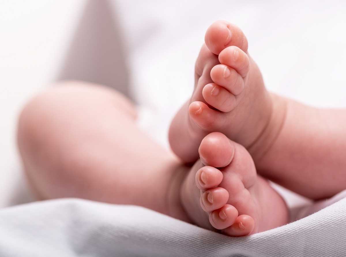 Denuncia mujer extravío de gemelos; Salud desmiente embarazo