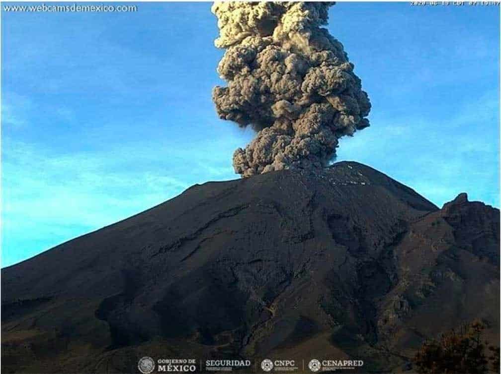 Así fue la explosión que registró esta mañana el volcán Popocatépetl