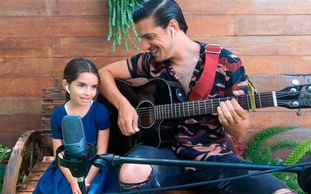 Vadhir y Aitana enamoran a usuarios con tierno dueto musical