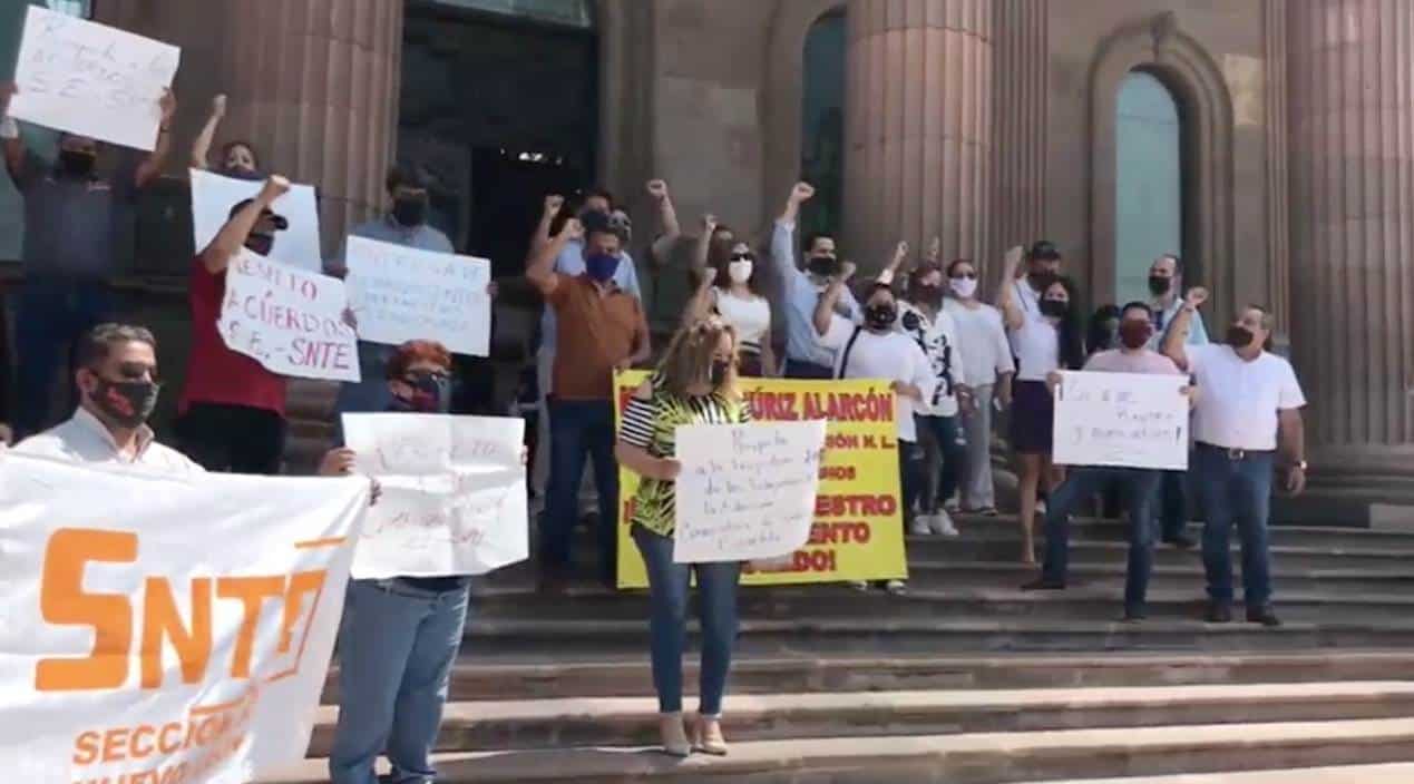 Realizan maestros protesta en automóviles: piden no se violen sus derechos