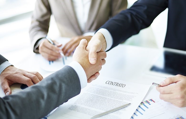 Contrataciones en EUA avanzan hasta récord máximo en mayo, despidos bajan