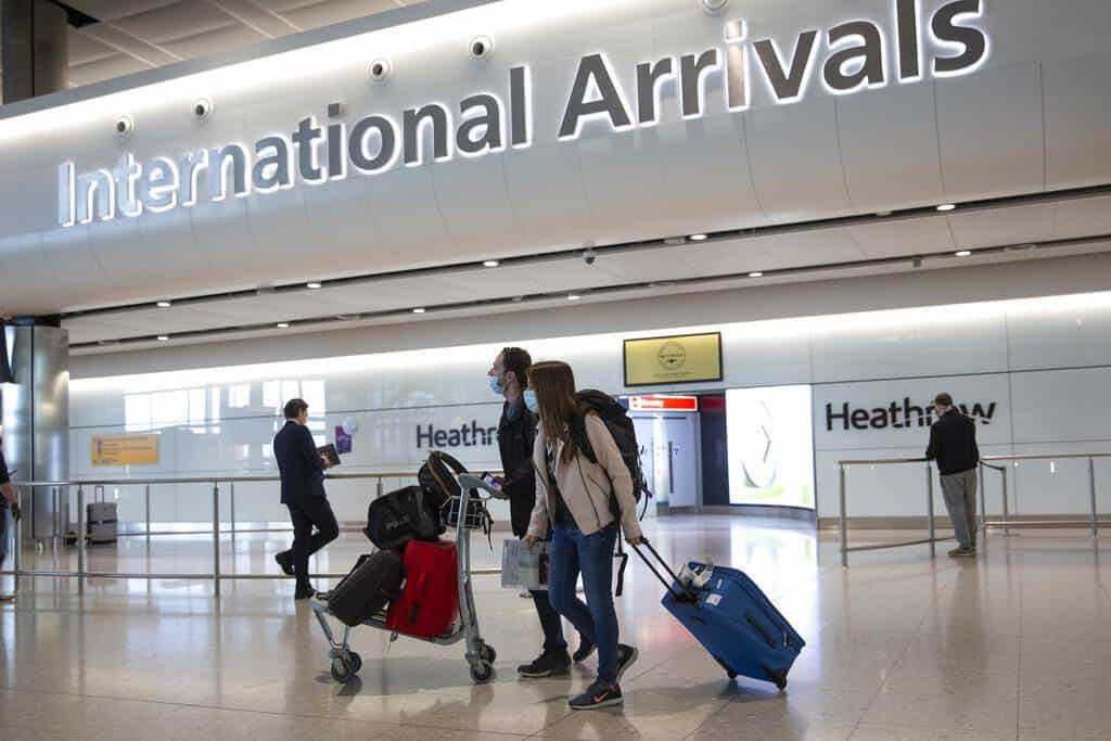 Británicos ansían salir de vacaciones tras encierro