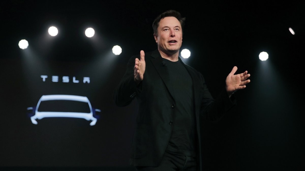 La fortuna de Elon Musk supera a la de Warren Buffett: Bloomberg