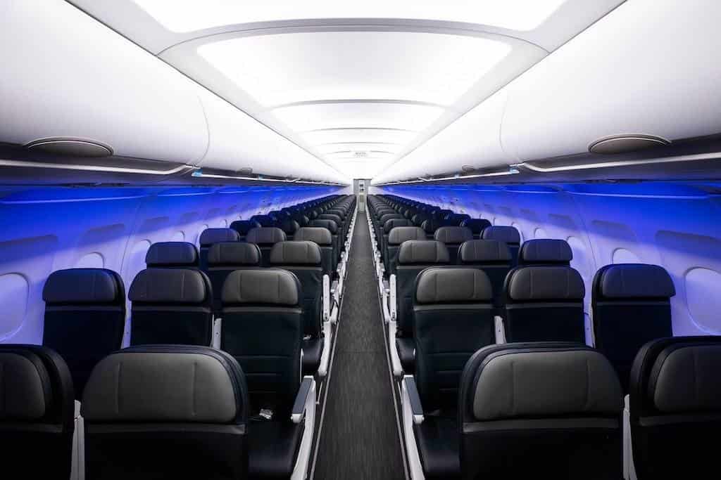 Hombre amenaza a pasajeros de un avión si no aceptan que Jesús era negro