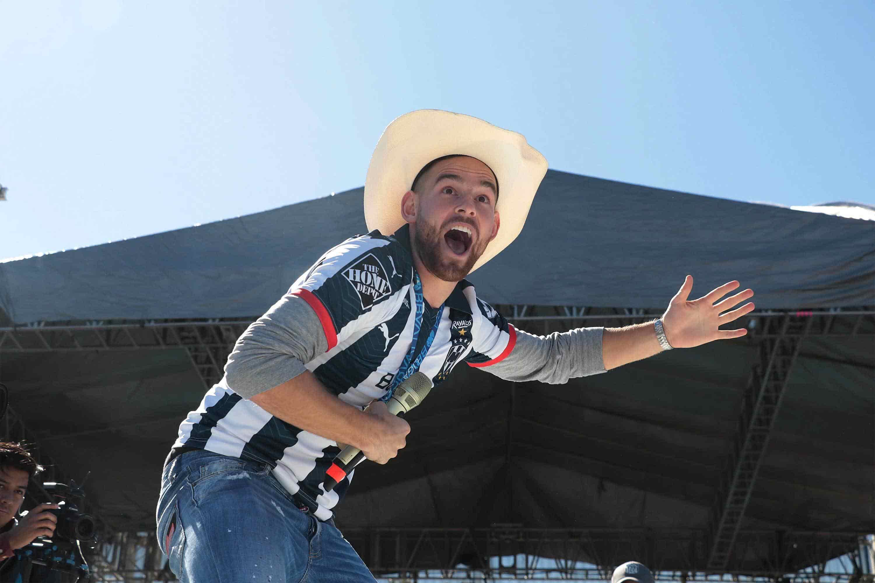 Video de Vincent Janssen en reunión con amigos y mariachi causa polémica