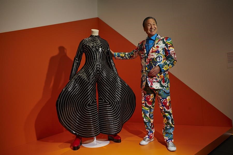 Muere Kansai Yamamoto, diseñador de modas que colaboró con David Bowie