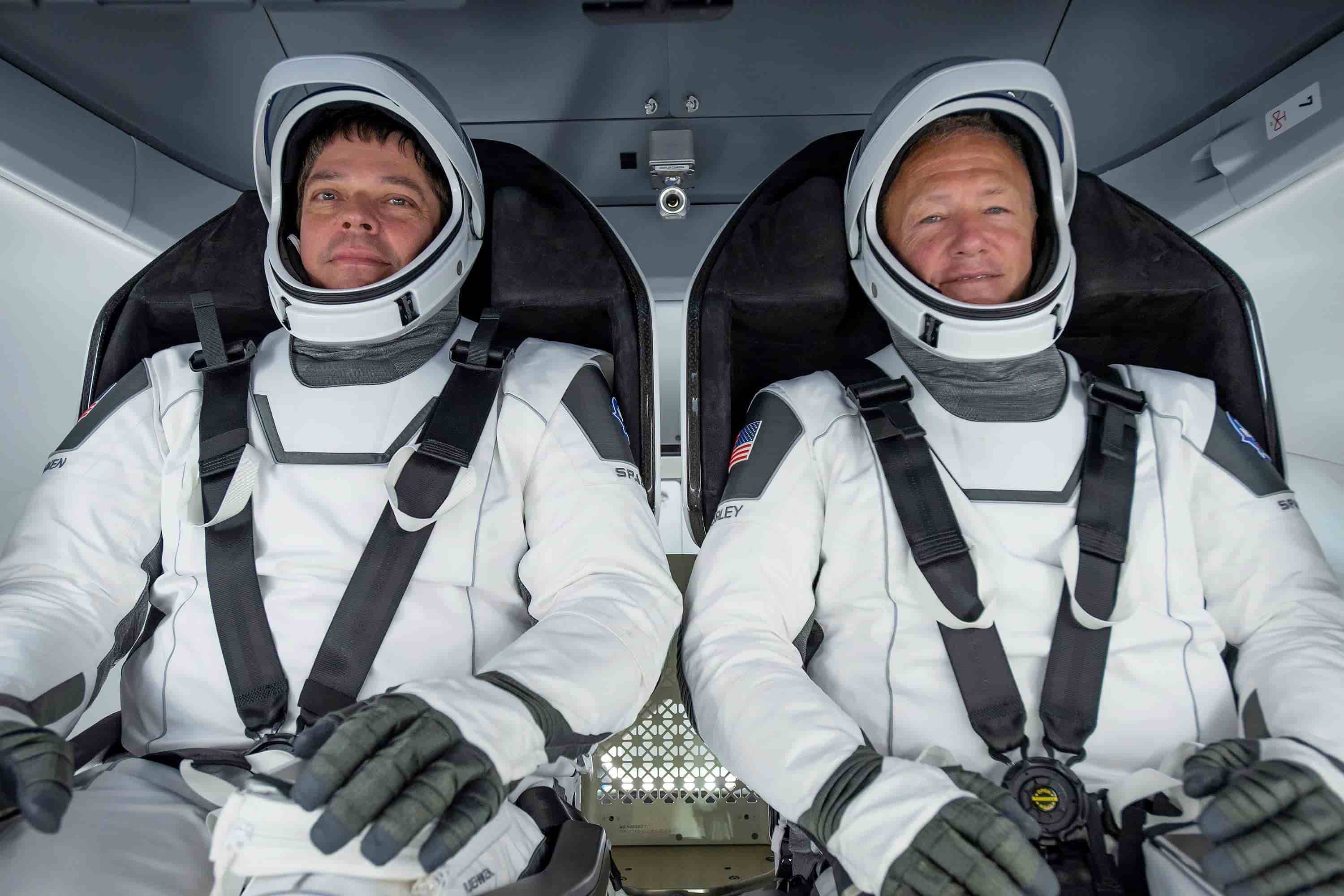 Astronautas a bordo de la nave Dragon regresan hoy a Tierra tras misión histórica