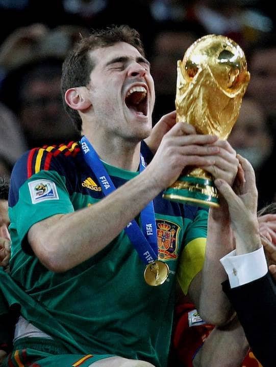 Iker Casillas anuncia su retiro como futbolista profesional