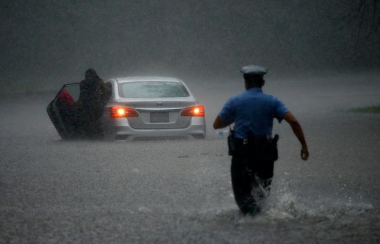 Al menos 6 muertos por tormenta Isaías en EUA