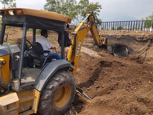 Realiza Escobedo desazolve en represa para evitar inundaciones