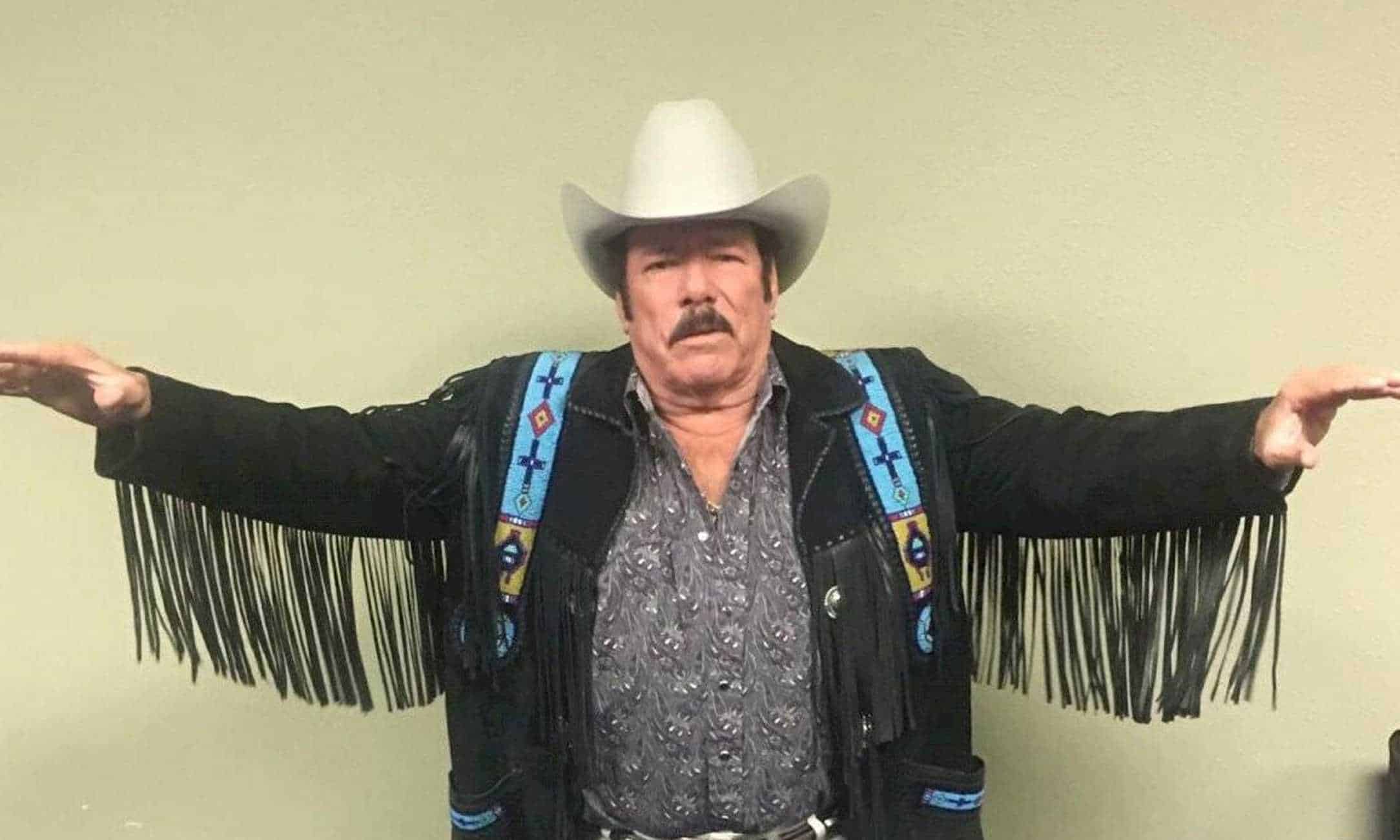 Lalo Mora hospitalizado por presunto COVID-19; Manda mensaje desde el hospital